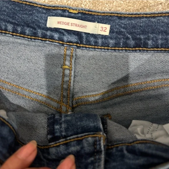 Levi’s Wedgie Straight Denim Jeans - Picture 2 of 5
